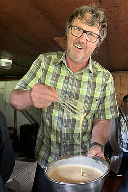 Genusswandern und Kochen auf der Alpe mit Herbert "Herby" Edlinger im Kleinwalsertal  (&copy;Foto: Anke Sieker)